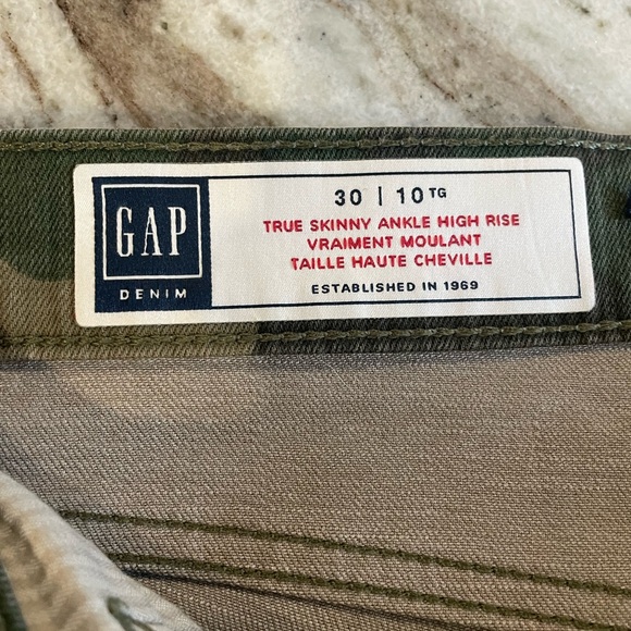 True Skinny Ankle High Rise GAP Camo Jeans - Picture 2 of 6